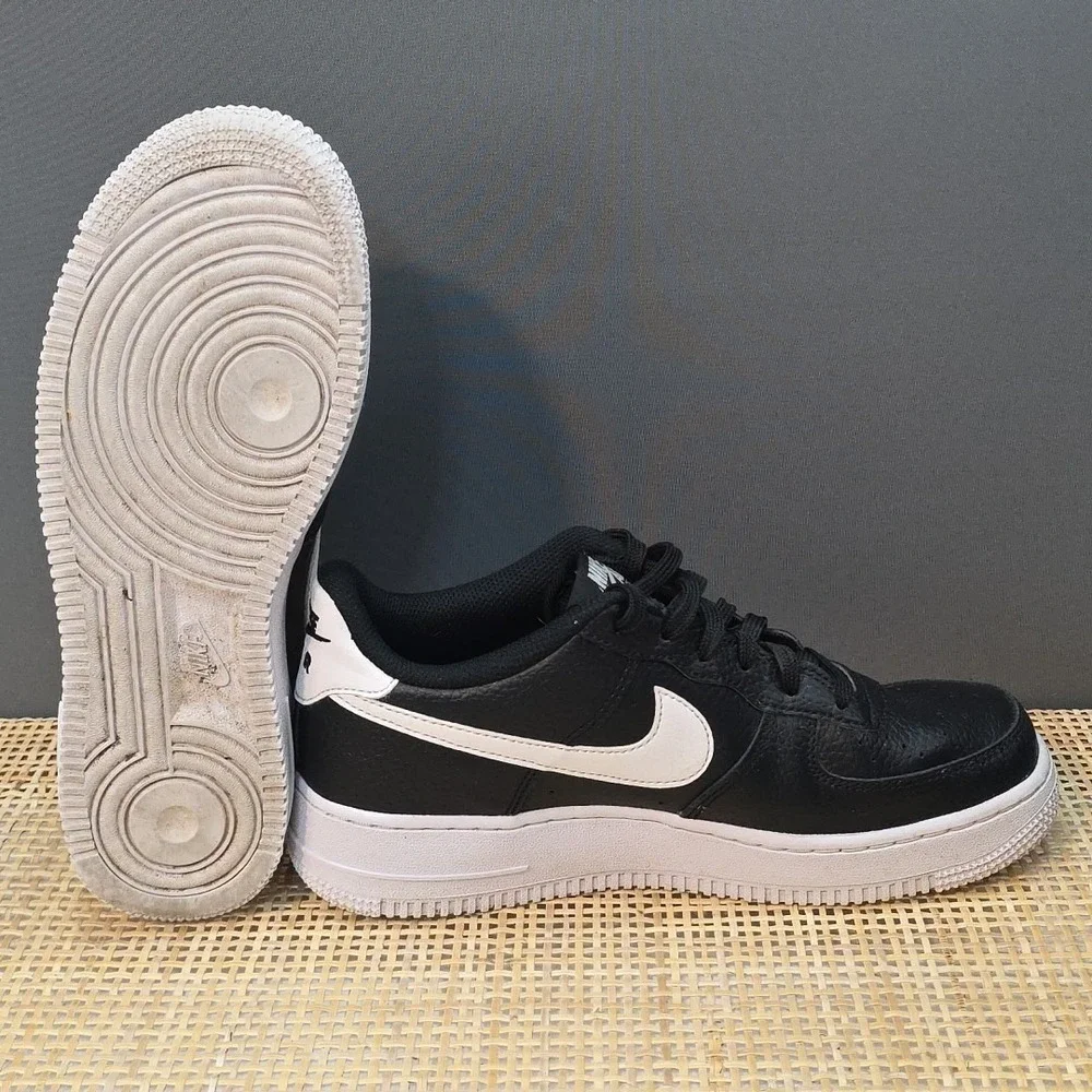 Nike Air Force 1 '07 Black / White Size 6Y CT3839-002